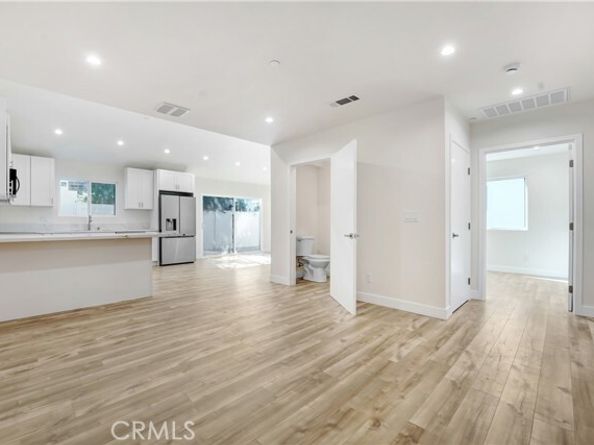 7454 Gaviota, Van Nuys (los Angeles) CA 91406