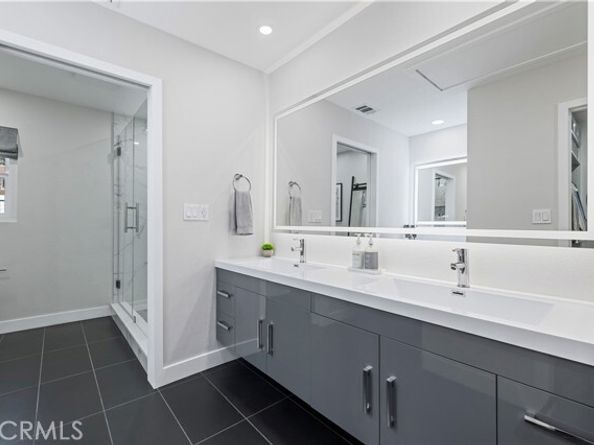 10061 Melinda Way 2, Northridge (los Angeles) CA 91325