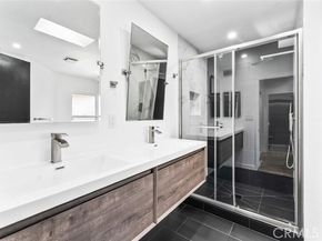 5401 Zelzah 114, Encino (los Angeles) CA 91316