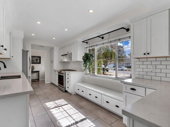 21821 Napa Street, Canoga Park (los Angeles) CA 91304