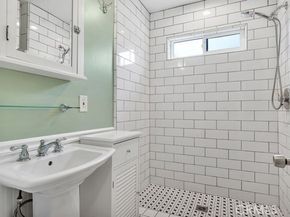 21821 Napa Street, Canoga Park (los Angeles) CA 91304