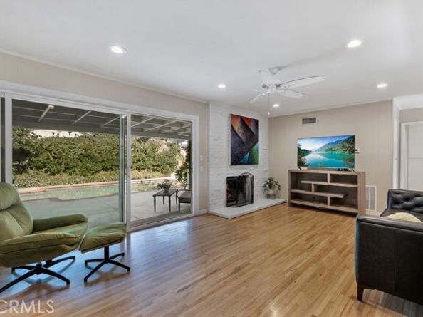 21821 Napa Street, Canoga Park (los Angeles) CA 91304