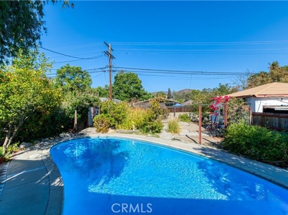 9906 Wealtha Avenue, Sun Valley (los Angeles) CA 91352