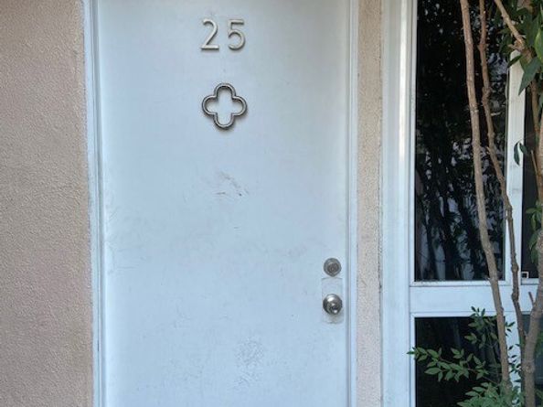 5142 ZELZAH Avenue 25, Encino (los Angeles) CA 91316