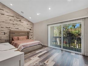 21551 Burbank # 114 Boulevard, Woodland Hills (los Angeles) CA 91367