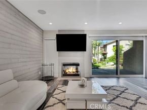 21551 Burbank # 114 Boulevard, Woodland Hills (los Angeles) CA 91367