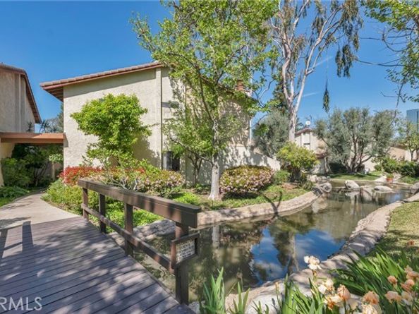 21551 Burbank # 114 Boulevard, Woodland Hills (los Angeles) CA 91367