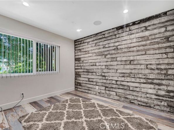 21551 Burbank # 114 Boulevard, Woodland Hills (los Angeles) CA 91367