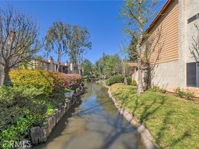 21551 Burbank # 114 Boulevard, Woodland Hills (los Angeles) CA 91367