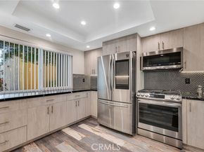 21551 Burbank # 114 Boulevard, Woodland Hills (los Angeles) CA 91367