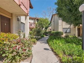 21551 Burbank # 114 Boulevard, Woodland Hills (los Angeles) CA 91367