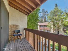 21551 Burbank # 114 Boulevard, Woodland Hills (los Angeles) CA 91367