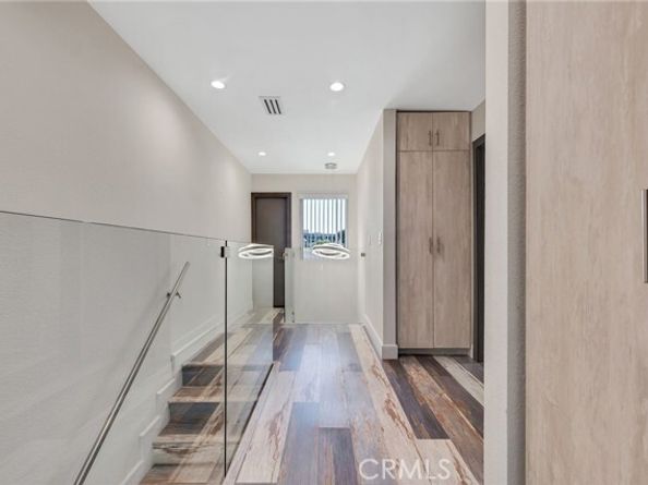 21551 Burbank # 114 Boulevard, Woodland Hills (los Angeles) CA 91367