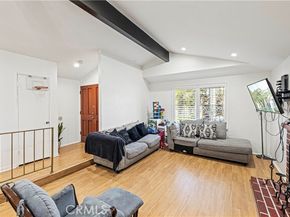 9689 Kewen Avenue, Pacoima (los Angeles) CA 91331
