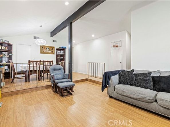 9689 Kewen Avenue, Pacoima (los Angeles) CA 91331