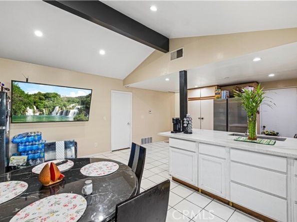 9689 Kewen Avenue, Pacoima (los Angeles) CA 91331