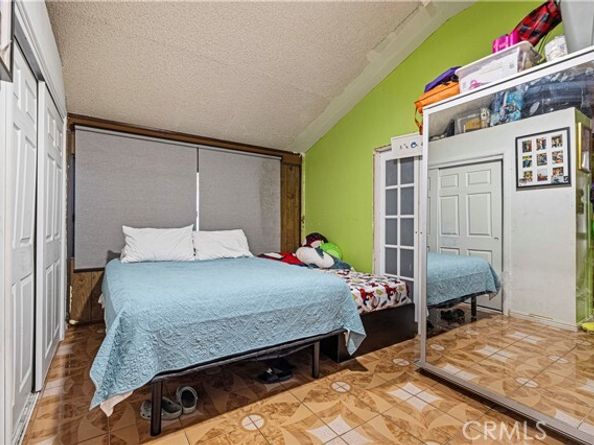 9689 Kewen Avenue, Pacoima (los Angeles) CA 91331