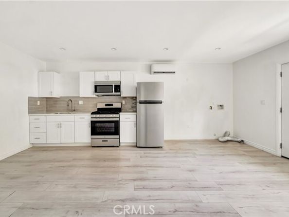 7101 Fallbrook Avenue, West Hills (los Angeles) CA 91307