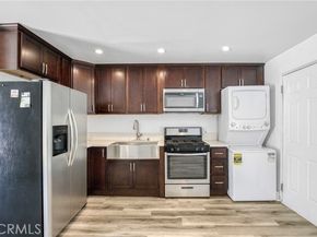 8438 Wystone Avenue, Northridge (los Angeles) CA 91324