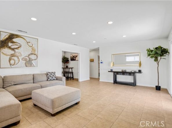 8438 Wystone Avenue, Northridge (los Angeles) CA 91324