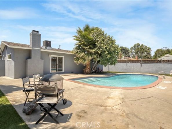 8438 Wystone Avenue, Northridge (los Angeles) CA 91324