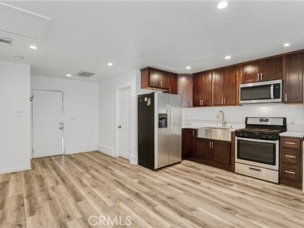 8438 Wystone Avenue, Northridge (los Angeles) CA 91324