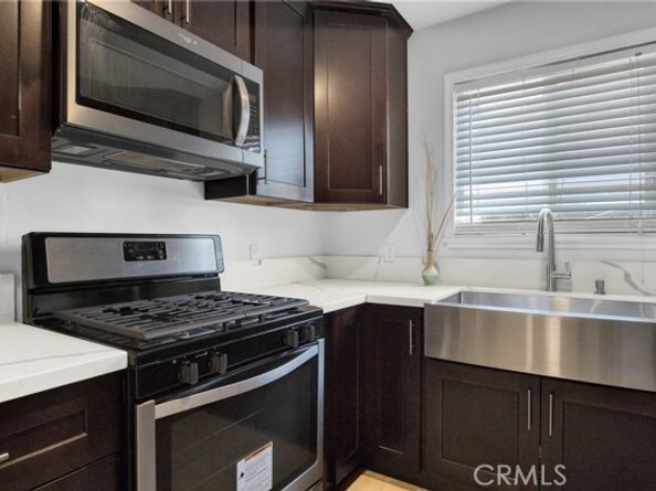 8438 Wystone Avenue, Northridge (los Angeles) CA 91324