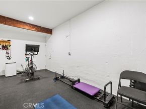 17955 Archwood Street, Reseda (los Angeles) CA 91335