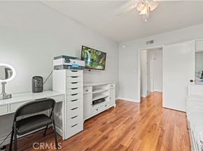 17955 Archwood Street, Reseda (los Angeles) CA 91335