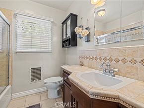 17955 Archwood Street, Reseda (los Angeles) CA 91335