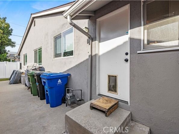 17955 Archwood Street, Reseda (los Angeles) CA 91335