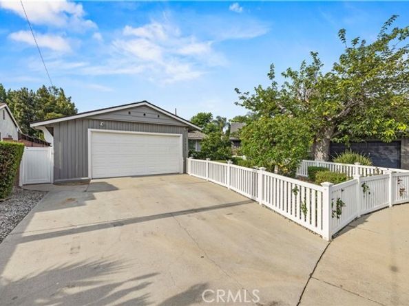 17955 Archwood Street, Reseda (los Angeles) CA 91335