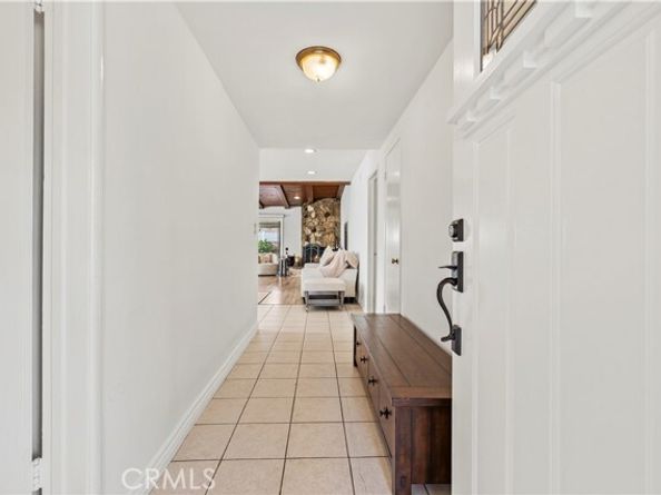 17955 Archwood Street, Reseda (los Angeles) CA 91335
