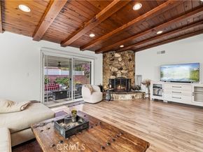 17955 Archwood Street, Reseda (los Angeles) CA 91335