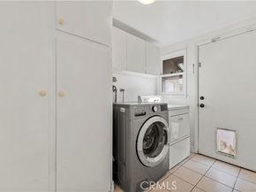 17955 Archwood Street, Reseda (los Angeles) CA 91335