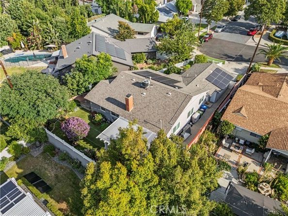 17955 Archwood Street, Reseda (los Angeles) CA 91335