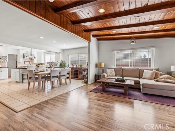 17955 Archwood Street, Reseda (los Angeles) CA 91335