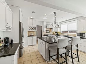 17955 Archwood Street, Reseda (los Angeles) CA 91335