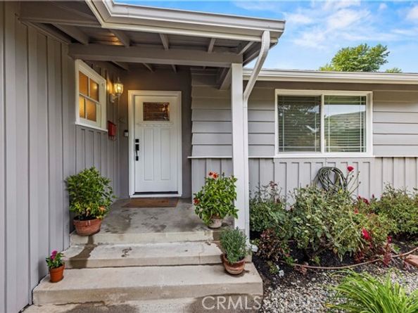 17955 Archwood Street, Reseda (los Angeles) CA 91335