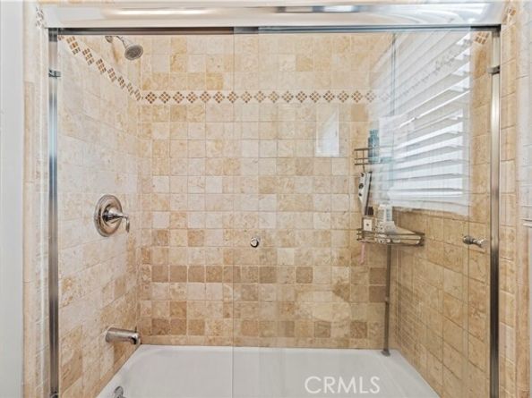 17955 Archwood Street, Reseda (los Angeles) CA 91335