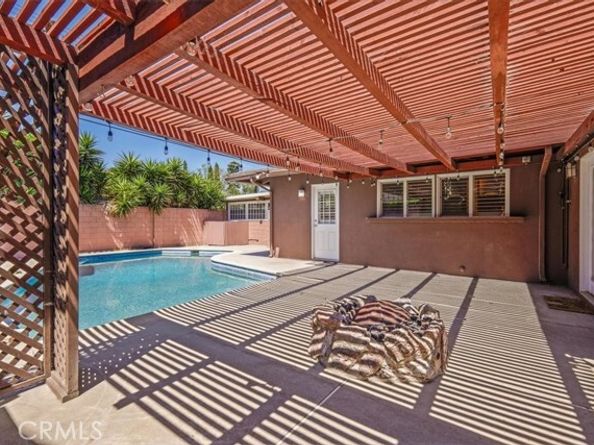 6255 Matilija Avenue, Los Angeles CA 91401