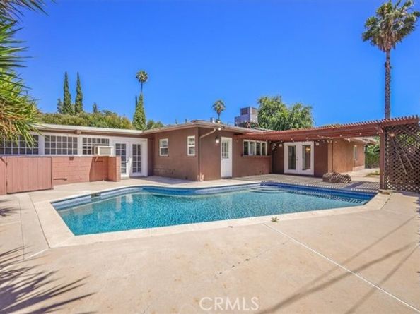 6255 Matilija Avenue, Los Angeles CA 91401