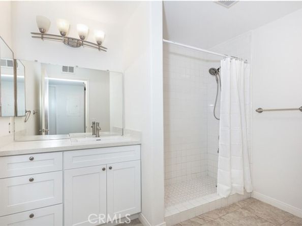 17735 Kinzie Street 112, Northridge (los Angeles) CA 91325