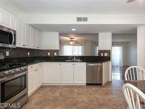 17735 Kinzie Street 112, Northridge (los Angeles) CA 91325