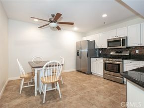 17735 Kinzie Street 112, Northridge (los Angeles) CA 91325