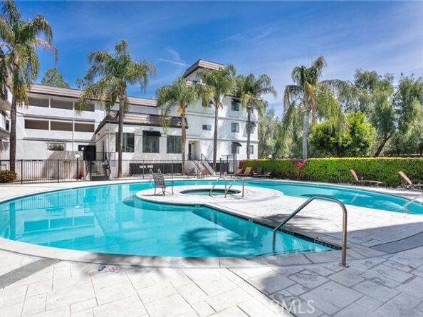 17735 Kinzie Street 112, Northridge (los Angeles) CA 91325