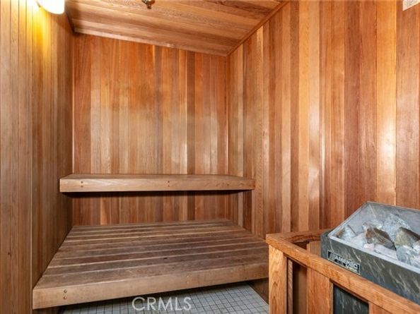 17735 Kinzie Street 112, Northridge (los Angeles) CA 91325