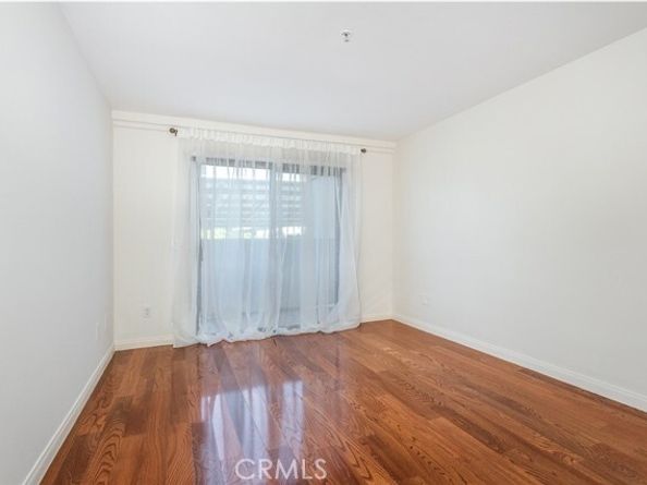 17735 Kinzie Street 112, Northridge (los Angeles) CA 91325