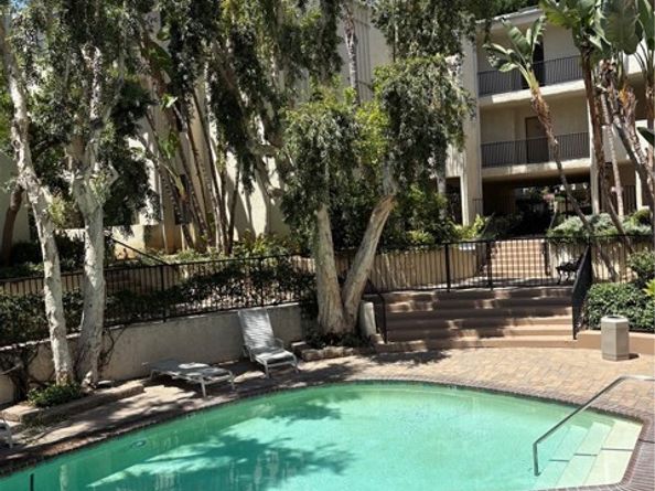 5325 Newcastle Avenue 127, Encino (los Angeles) CA 91316