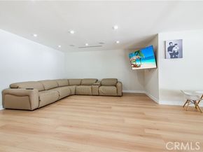 13633 Delano Street, Los Angeles CA 91401